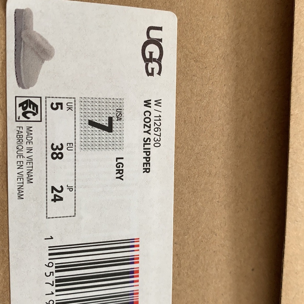 New ugg light grey genuine shearling slipper - Picture 14 of 14